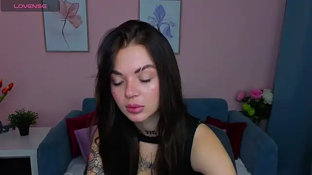 Snapshot of MiaWednesday chatting on October 10, 1:01 pm MiaWednesday online show from October 10, 1:01 pm