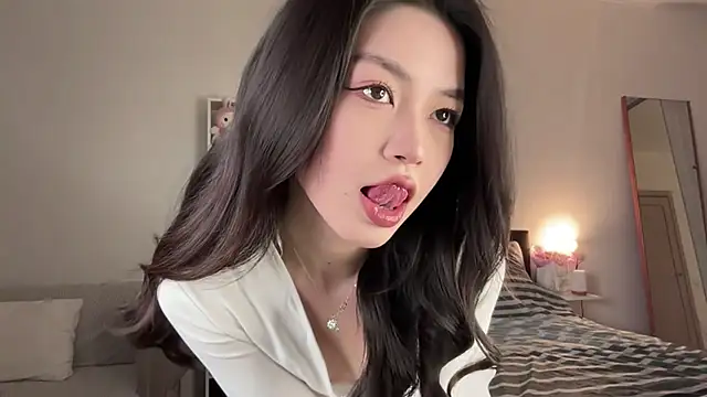 yourlittlesunrise  online show from November 13, 4:38 am