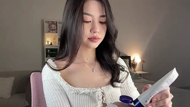 yourlittlesunrise  online show from November 27, 4:35 am