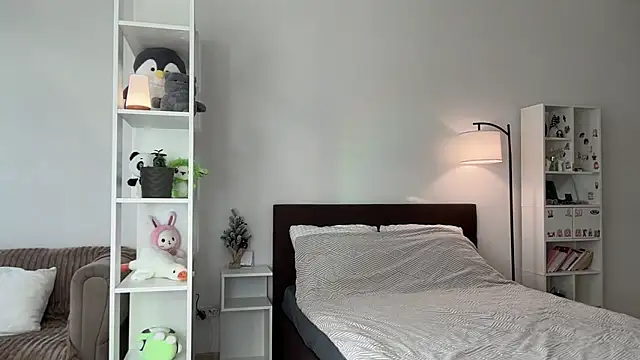 yourlittlesunrise  online show from February 22, 5:43 am