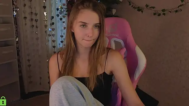 L1na Reeds online show from March 28, 1:17 am