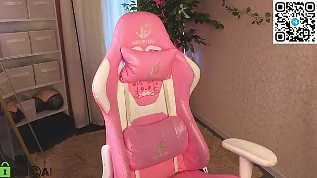 L1na Reeds online show from April 15, 1:11 am