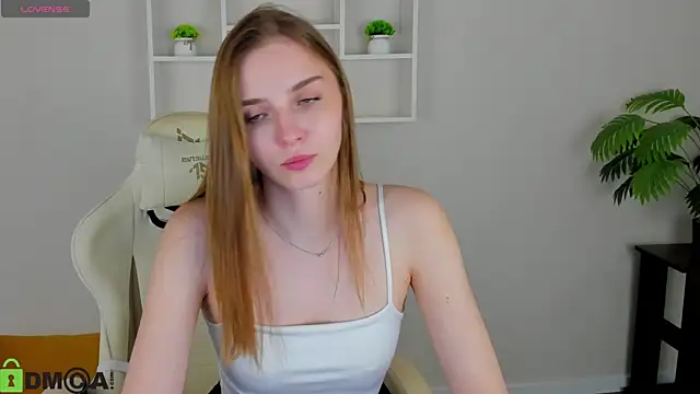 L1na Reeds online show from October 15, 5:50 am