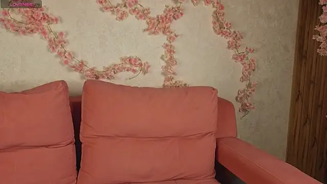 L1na Reeds online show from November 19, 6:24 am