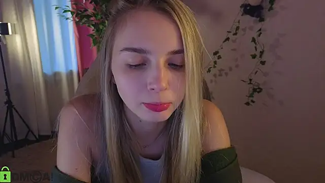 L1na Reeds online show from May 14, 12:40 am