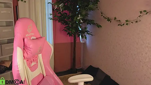 L1na Reeds online show from April 10, 1:12 am