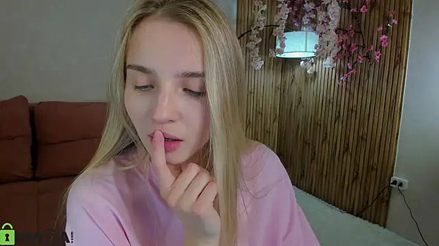 L1na Reeds online show from May 19, 1:56 am