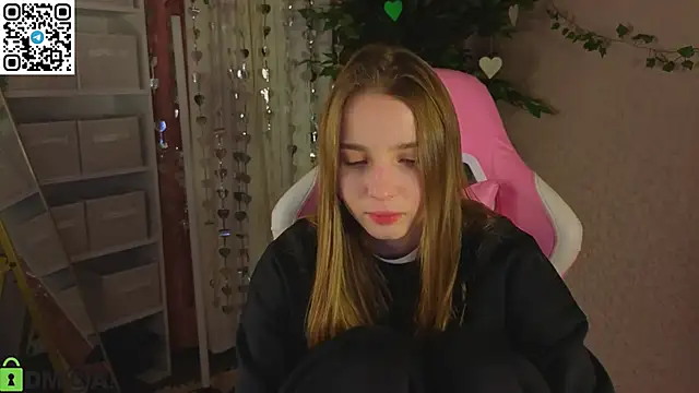 L1na Reeds online show from February 7, 12:40 am