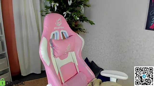 L1na Reeds online show from January 13, 1:09 am