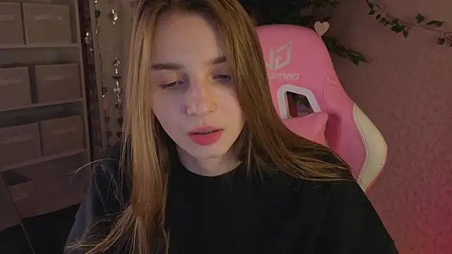 L1na Reeds online show from March 4, 1:13 am