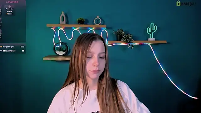 esme moore  online show from November 27, 11:43 am