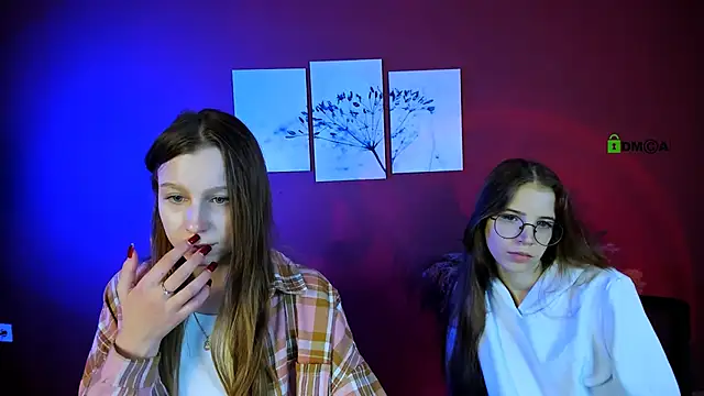 esme moore  online show from October 20, 8:48 am