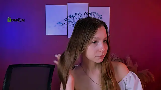 esme moore  online show from November 12, 9:57 am