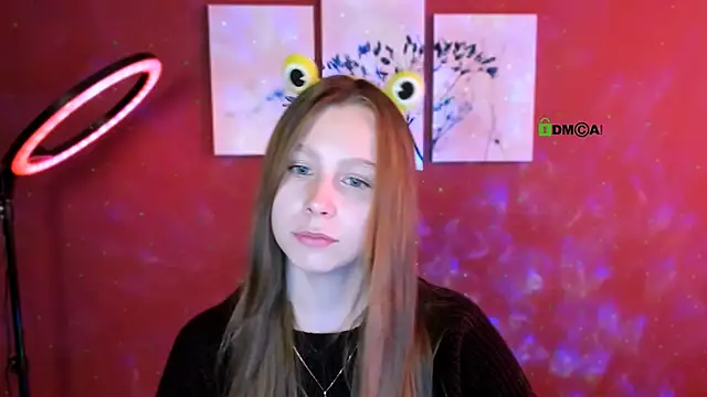 esme moore  online show from October 8, 8:49 am