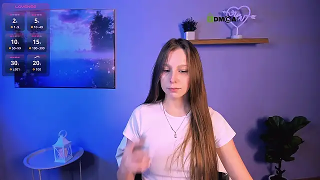 esme moore  online show from November 14, 7:50 pm