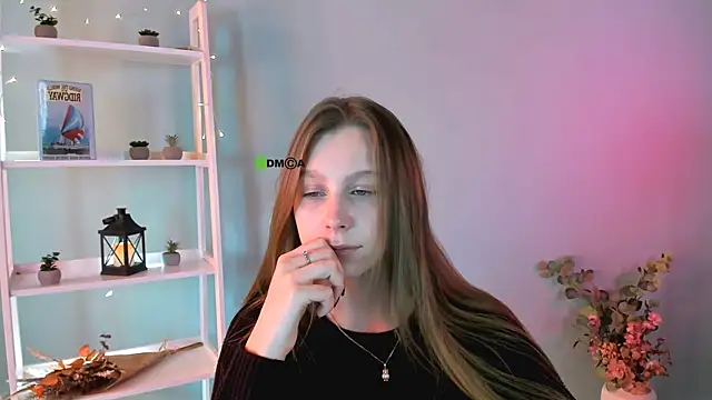 esme moore  online show from October 4, 8:49 am