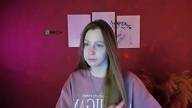 esme moore  online show from October 14, 8:37 am