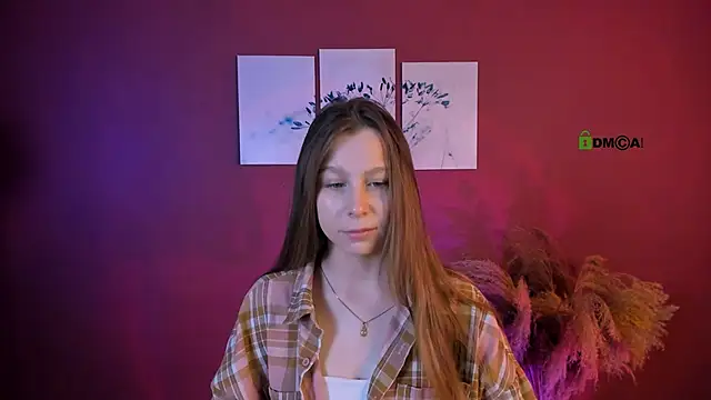 esme moore  online show from October 25, 9:08 am