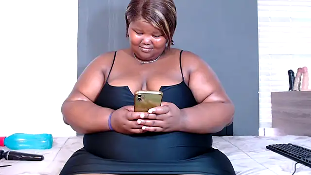 Snapshot of LadyBear2002 chatting on November 4, 12:53 pm LadyBear2002 online show from November 4, 12:53 pm