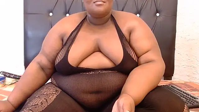 Snapshot of LadyBear2002 chatting on June 6, 4:34 pm LadyBear2002 online show from June 6, 4:34 pm