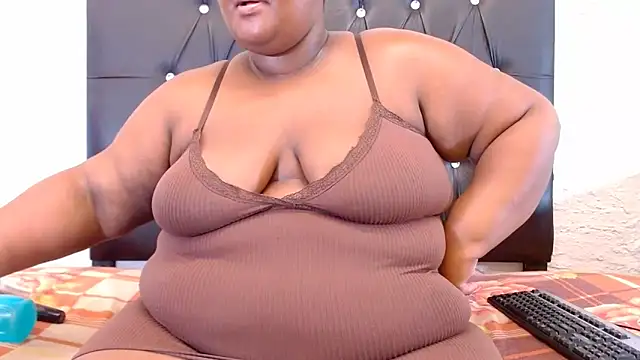 LadyBear2002 online show from April 5, 9:43 pm