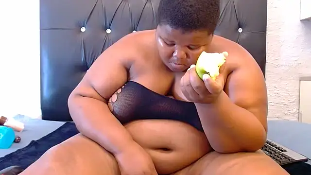 LadyBear2002 online show from March 15, 6:26 pm