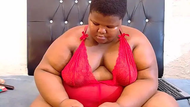 LadyBear2002 online show from March 25, 4:06 pm