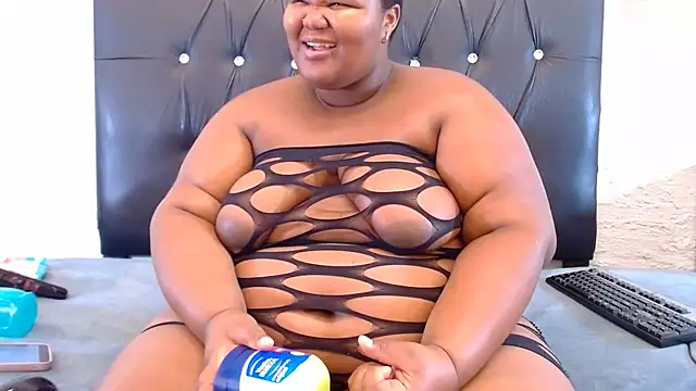 LadyBear2002 online show from March 26, 5:00 pm