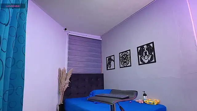 Nikki Vesper online show from April 18, 4:26 am