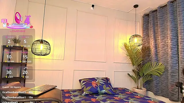 Nikki Vesper online show from December 17, 11:48 am