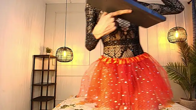 Nikki Vesper online show from October 31, 12:13 pm