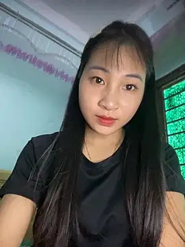 Snapshot of banlinh004 chatting on October 15, 8:00 am banlinh004 online show from October 15, 8:00 am