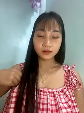 Snapshot of banlinh004 chatting on October 3, 5:20 am banlinh004 online show from October 3, 5:20 am