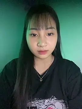 Snapshot of banlinh004 chatting on October 5, 7:54 am banlinh004 online show from October 5, 7:54 am