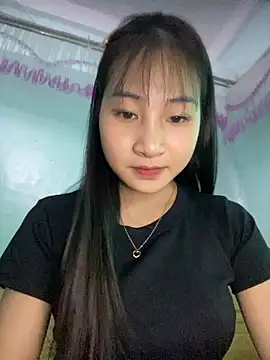 Snapshot of banlinh004 chatting on October 8, 6:15 am banlinh004 online show from October 8, 6:15 am