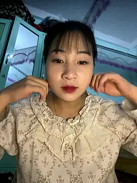 Snapshot of banlinh004 chatting on January 13, 11:14 am banlinh004 online show from January 13, 11:14 am