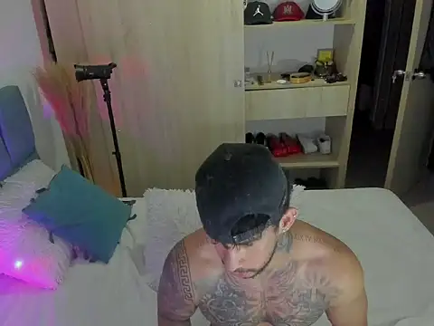 Snapshot of Dammianmiller chatting on July 25, 4:53 am Dammianmiller online show from July 25, 4:53 am