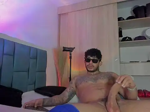 Snapshot of Dammianmiller chatting on July 26, 3:02 am Dammianmiller online show from July 26, 3:02 am
