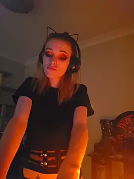 lonely Cosplay chick online show from November 1, 6:02 pm