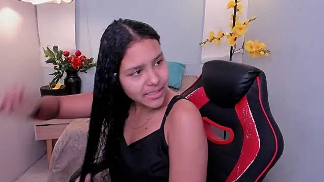 Snapshot of AriaVega chatting on June 20, 12:32 pm AriaVega online show from June 20, 12:32 pm