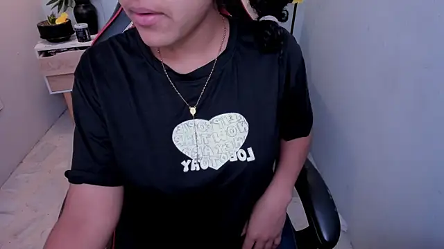 Snapshot of AriaVega chatting on June 26, 2:23 pm AriaVega online show from June 26, 2:23 pm