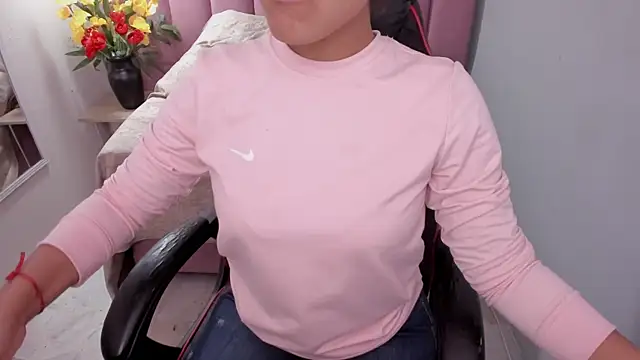 Snapshot of AriaVega chatting on June 16, 1:11 pm AriaVega online show from June 16, 1:11 pm
