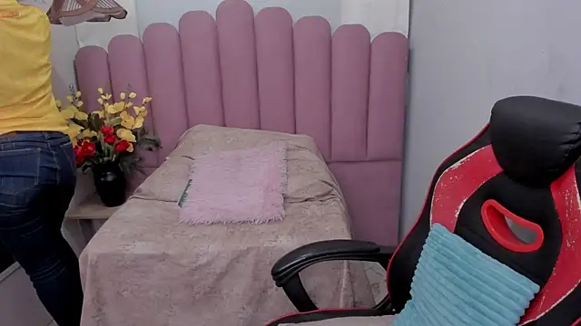 Snapshot of AriaVega chatting on June 17, 12:59 pm AriaVega online show from June 17, 12:59 pm