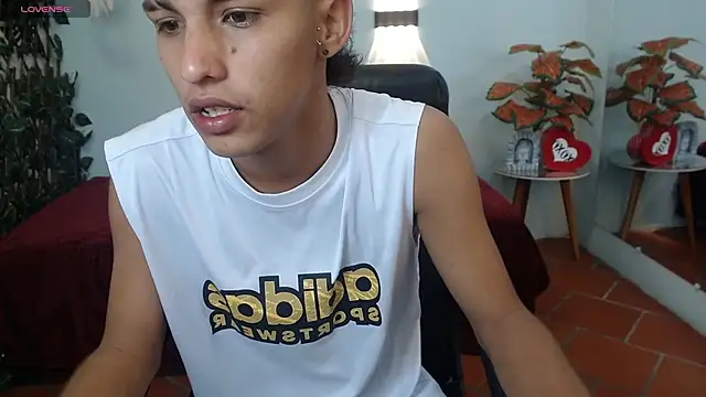 Snapshot of LiamBlack16 chatting on October 4, 12:07 pm LiamBlack16 online show from October 4, 12:07 pm