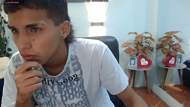 Snapshot of LiamBlack16 chatting on October 20, 12:17 pm LiamBlack16 online show from October 20, 12:17 pm