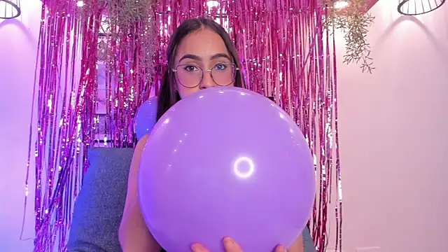 Snapshot of Alana_Martinez_ chatting on November 29, 1:33 pm Alana Martinez online show from November 29, 1:33 pm