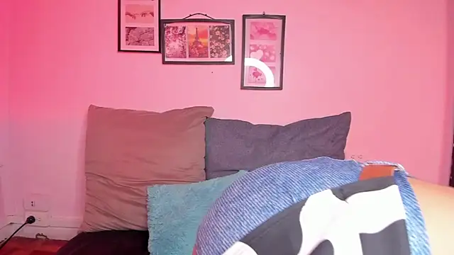 Snapshot of Alana_Martinez_ chatting on October 31, 1:30 pm Alana Martinez online show from October 31, 1:30 pm