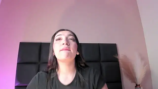 Snapshot of LilithEsme chatting on November 20, 12:33 am LilithEsme online show from November 20, 12:33 am