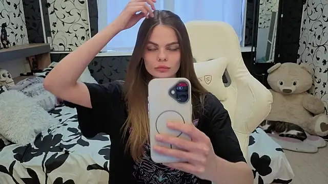 xAlisontiny online show from May 25, 5:11 pm