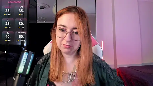 Snapshot of MissNyrra chatting on October 11, 2:29 pm MissNyrra online show from October 11, 2:29 pm